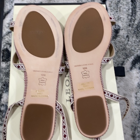 Woven sandal wraps around ankle - Picture 4 of 5